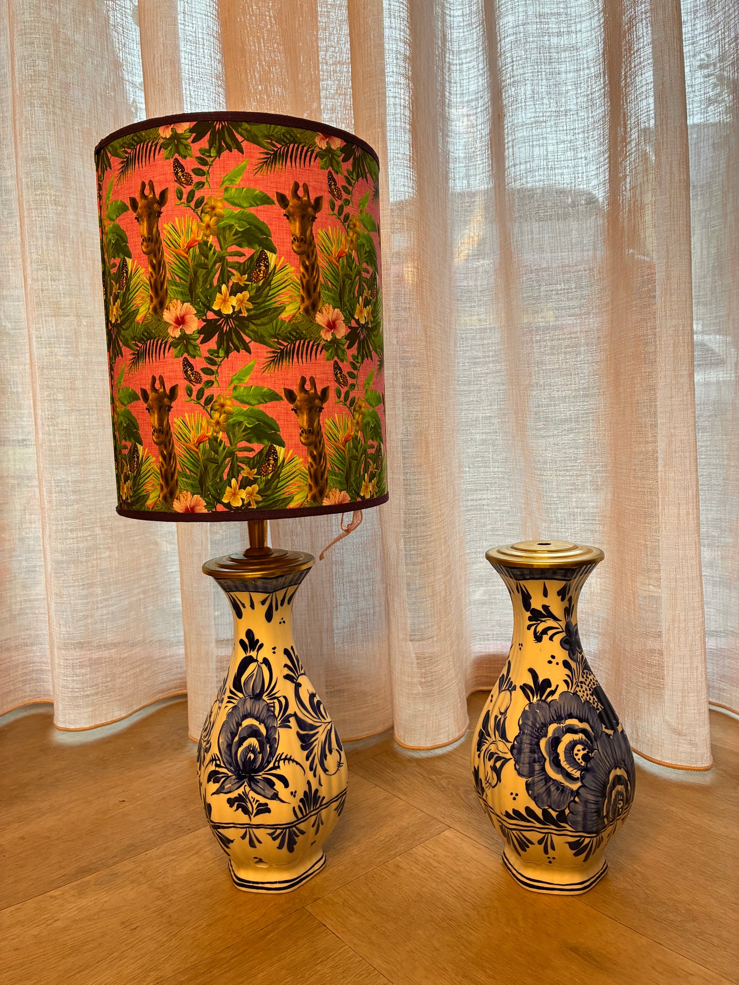 Delftsblauwe lampenvoet (rechts)