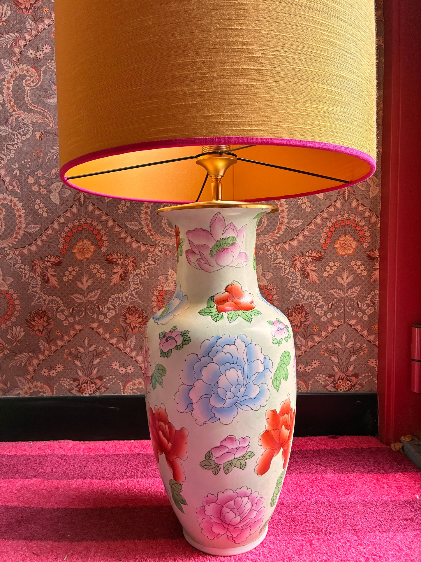 Grote gebloemde lampenvoet