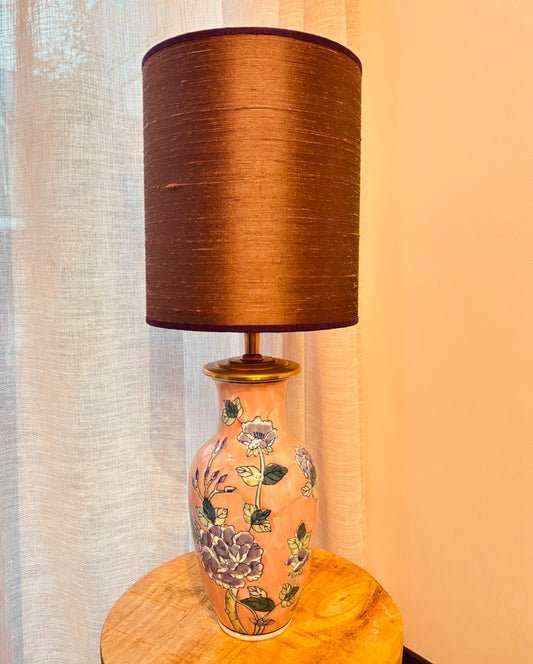 Roze lampenvoet met bloemen