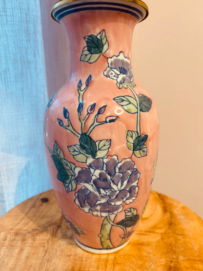 Roze lampenvoet met bloemen