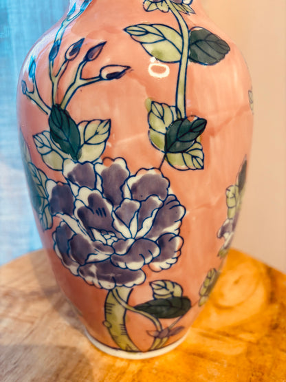 Roze lampenvoet met bloemen