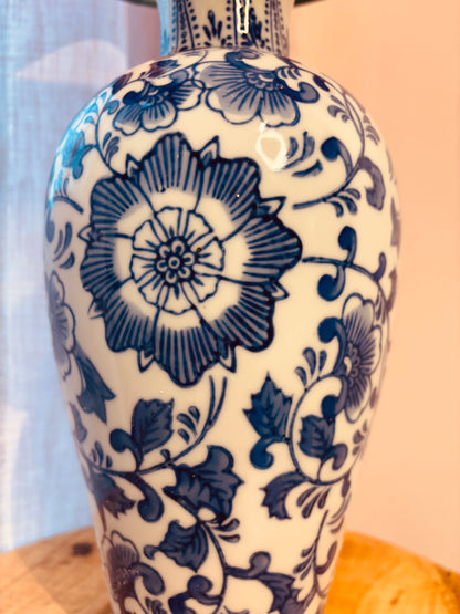 Blauw met witte lampenvoet