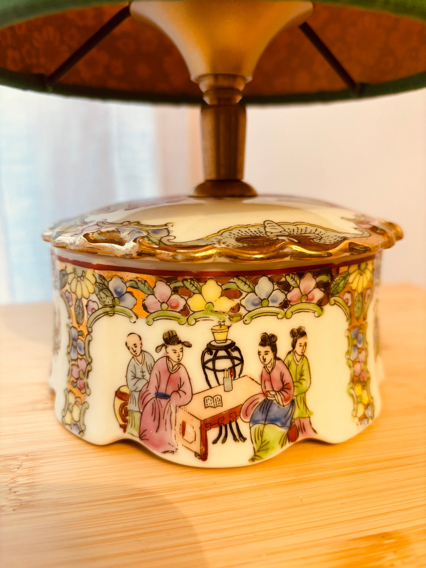 Lampenvoet van porseleinen dekselbakje