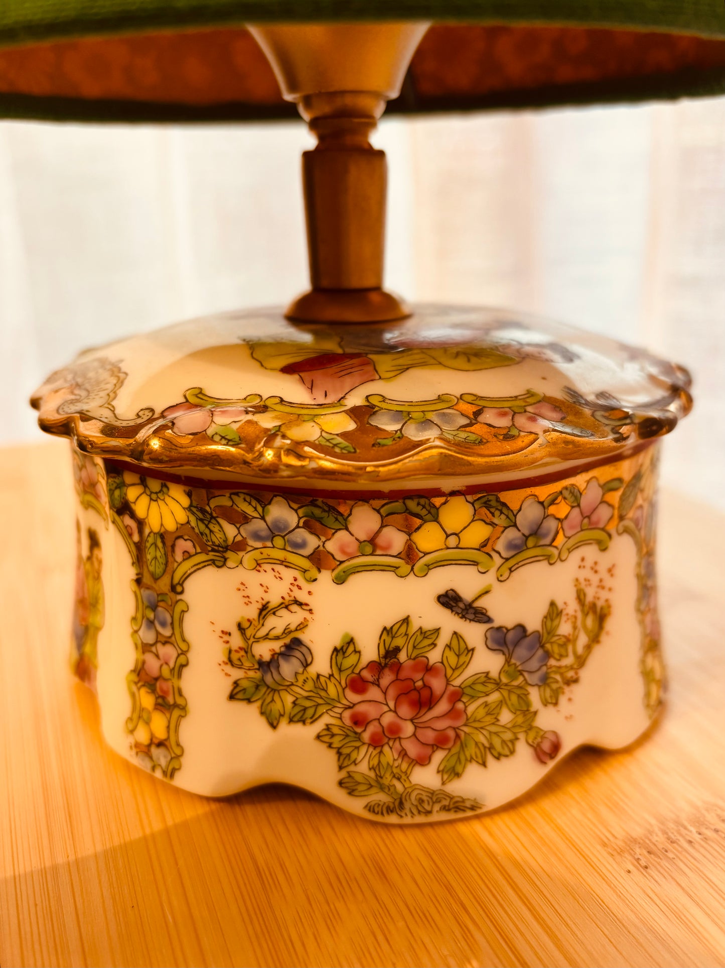 Lampenvoet van porseleinen dekselbakje