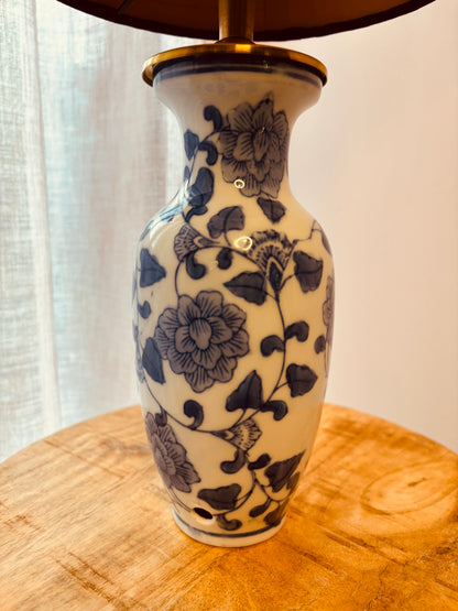 Blauw met witte lampenvoet