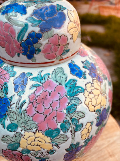 Dekselvaaslamp met bloemen