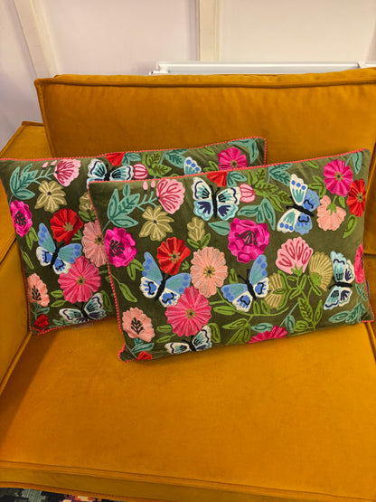 Kussen fluweel bloemen en vlinders