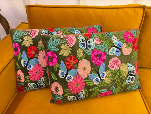 Kussen fluweel bloemen en vlinders