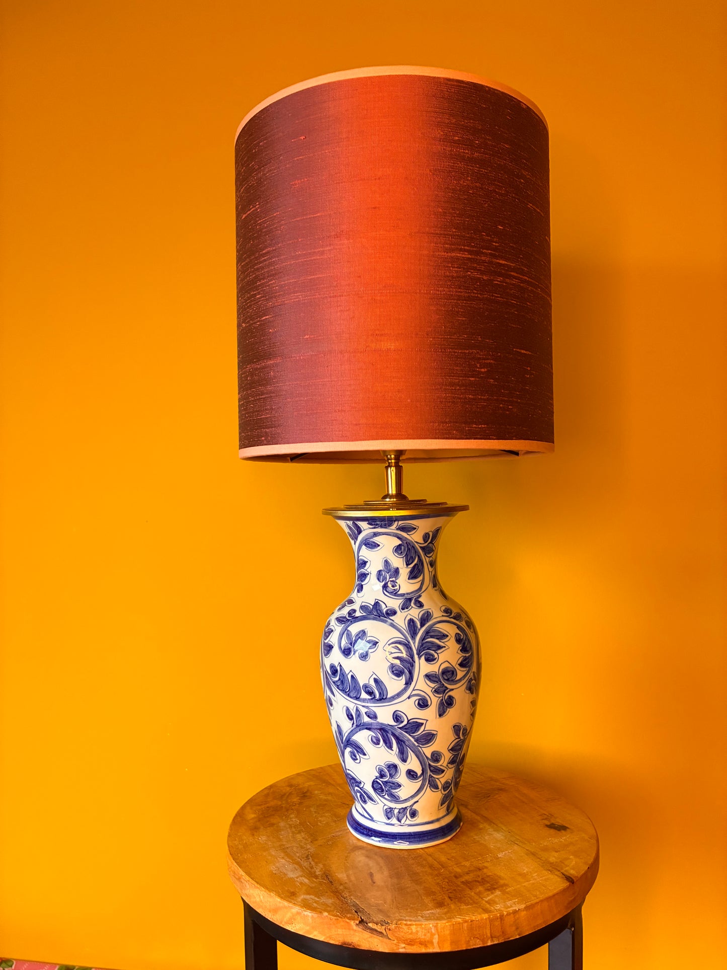 Blauw met witte lampenvoet