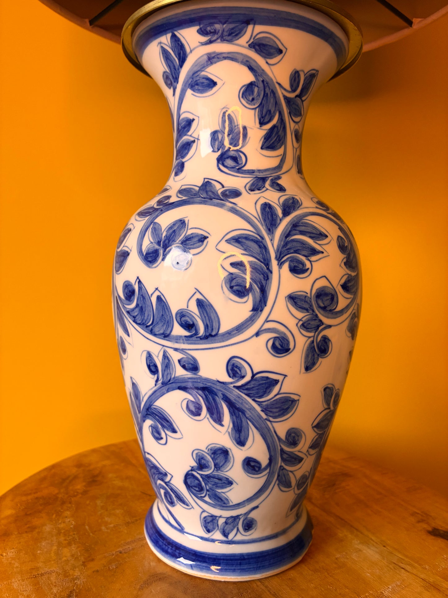 Blauw met witte lampenvoet