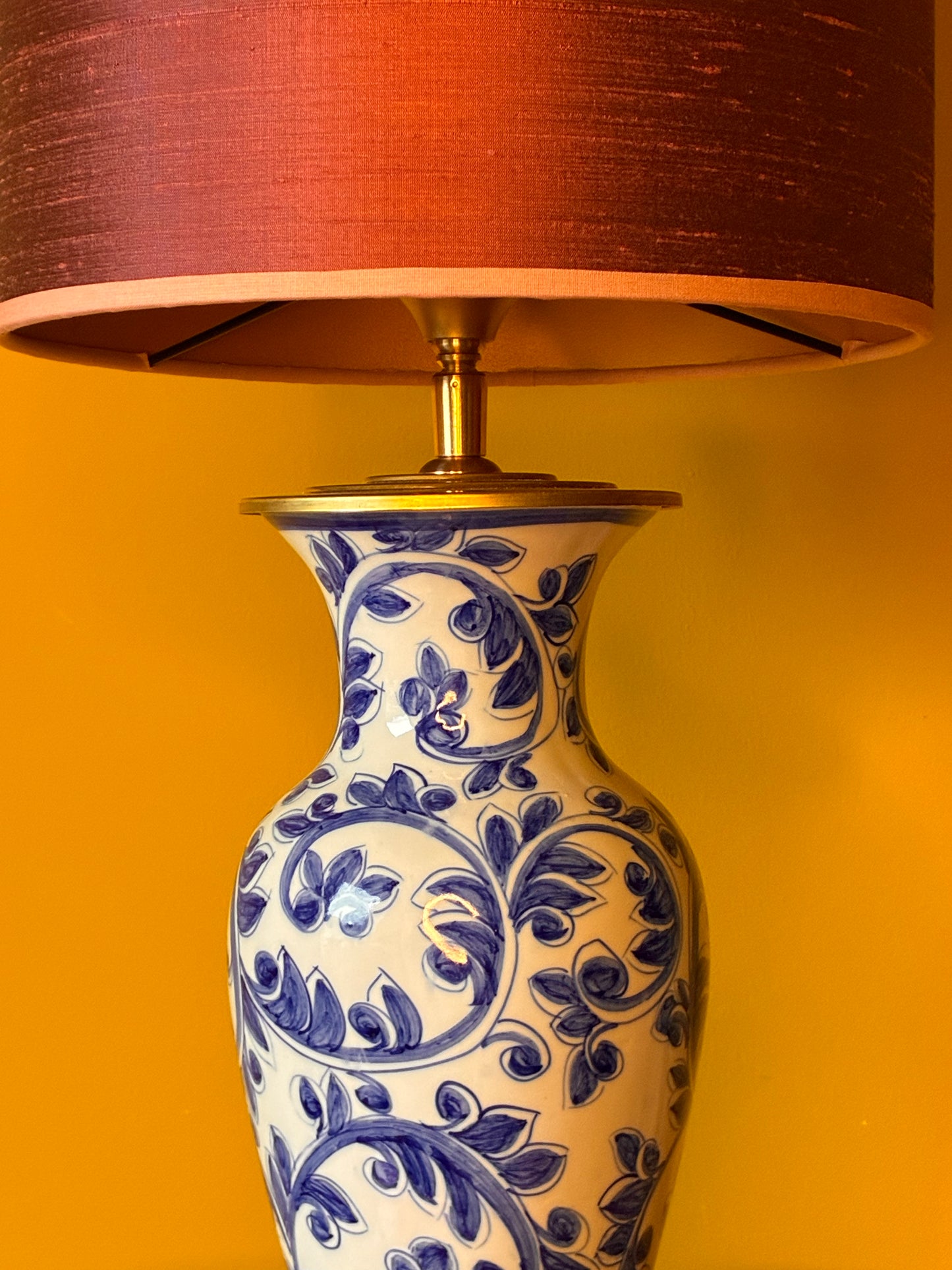 Blauw met witte lampenvoet