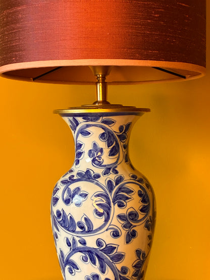 Blauw met witte lampenvoet