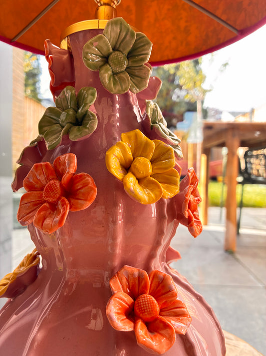 Roze bloemenlampenvoet