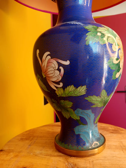 Grote lampenvoet cloissoné-vaas (links)