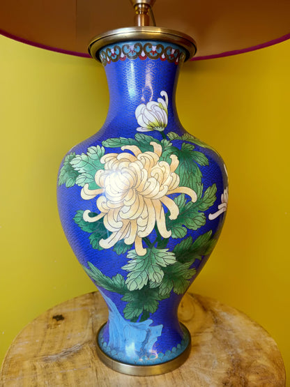 Grote lampenvoet cloissoné-vaas (links)