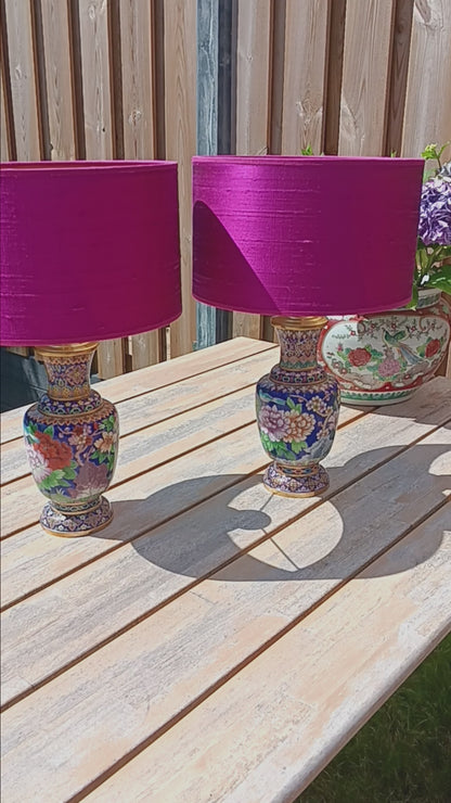 Lampenvoet cloissoné-vaas (met rode bloem)