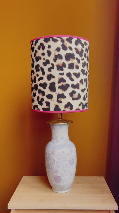 Lichtblauwe lampenvoet