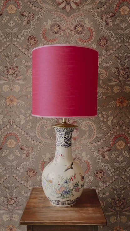 Witte lampenvoet met vogels en bloemen