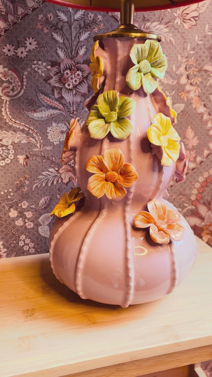 Roze bloemenlampenvoet