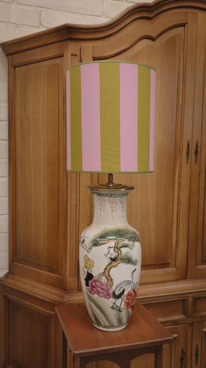 Grote vaaslamp met vogel