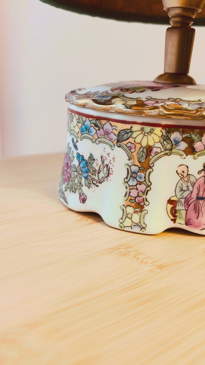 Lampenvoet van porseleinen dekselbakje