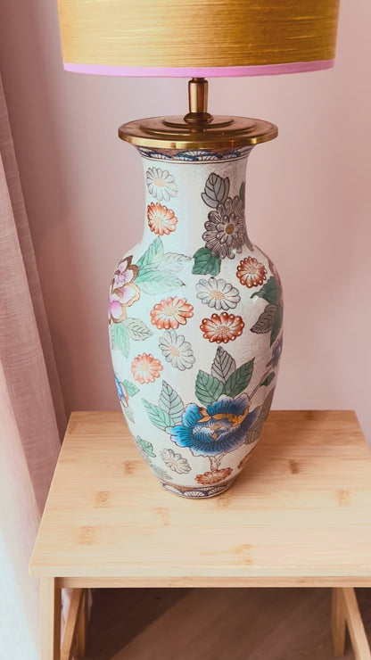 Grote lampenvoet met bloemen