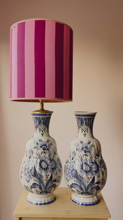 Grote bolbuikvaaslampenvoet Delftsblauw (links)